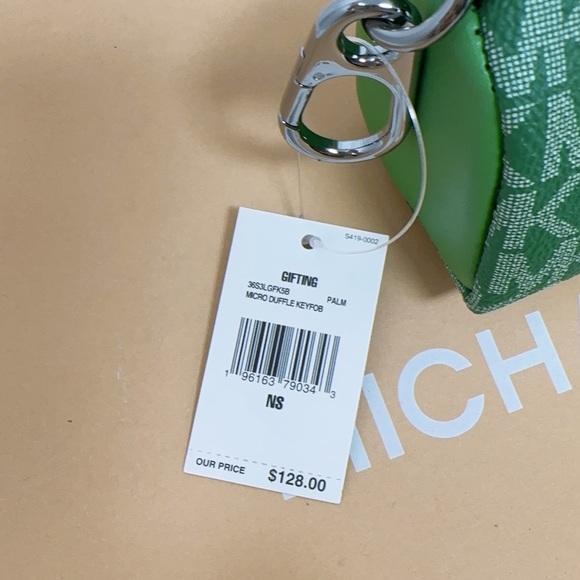 Michael Kors Micro Duffle keyfob - Picture 4 of 8